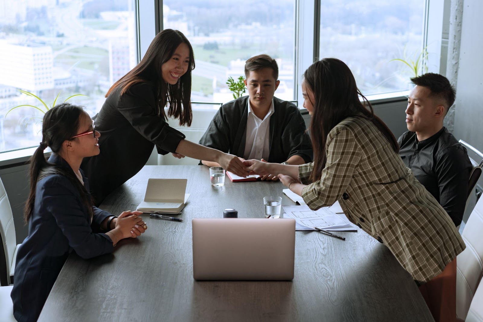 ux designers discussing achieving business goals